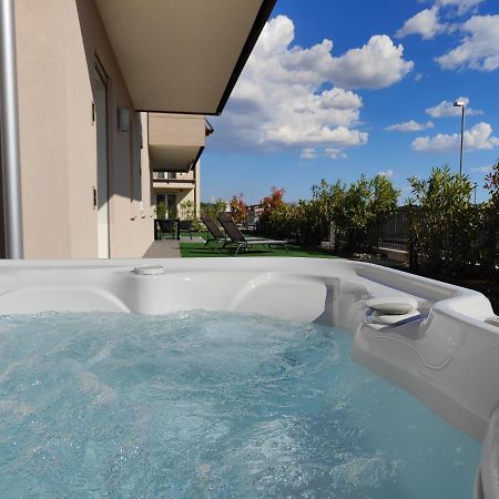 San Giorgio Design Home Con Jacuzzi Privata Colà Dış mekan fotoğraf